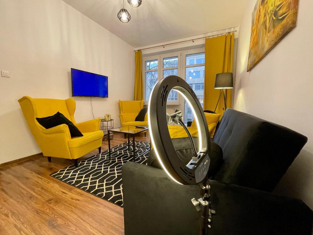 Diamond Metro Wifi 300 Mbs 70'Tv Netflix Hbo Appletv+ Apartment Warsaw Exterior photo